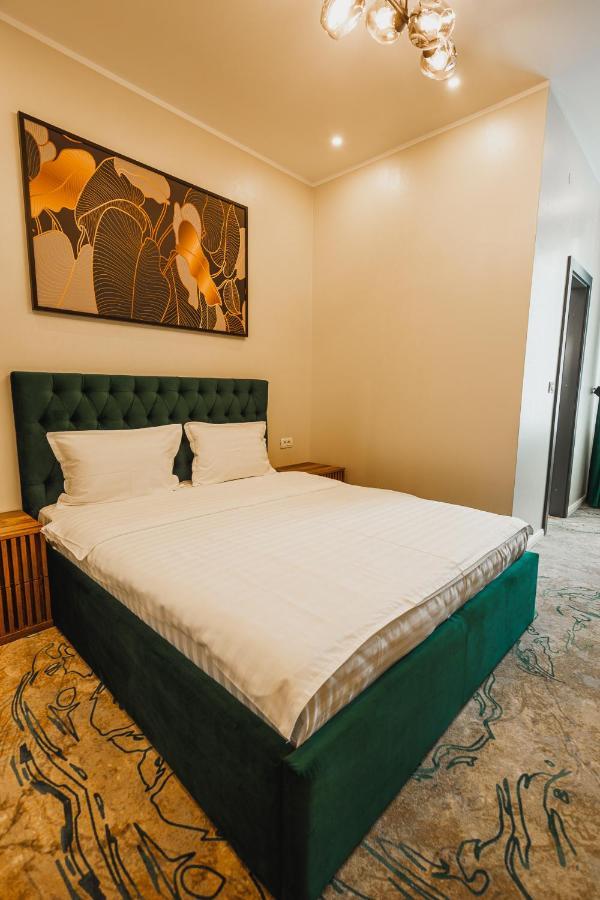 Motel Andra Tecuci Buitenkant foto