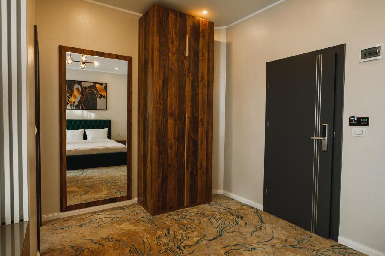 Motel Andra Tecuci Buitenkant foto