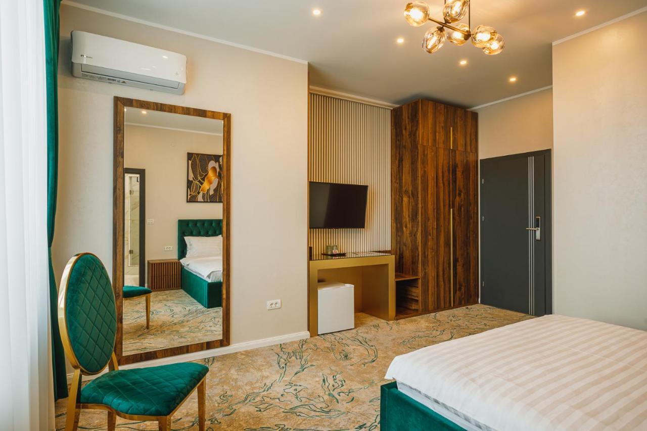 Motel Andra Tecuci Buitenkant foto