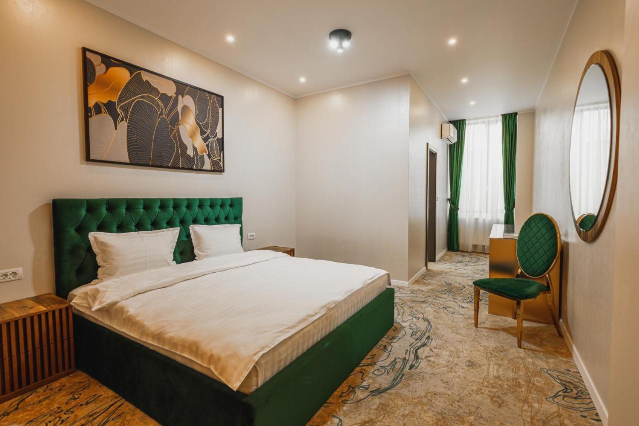 Motel Andra Tecuci Buitenkant foto
