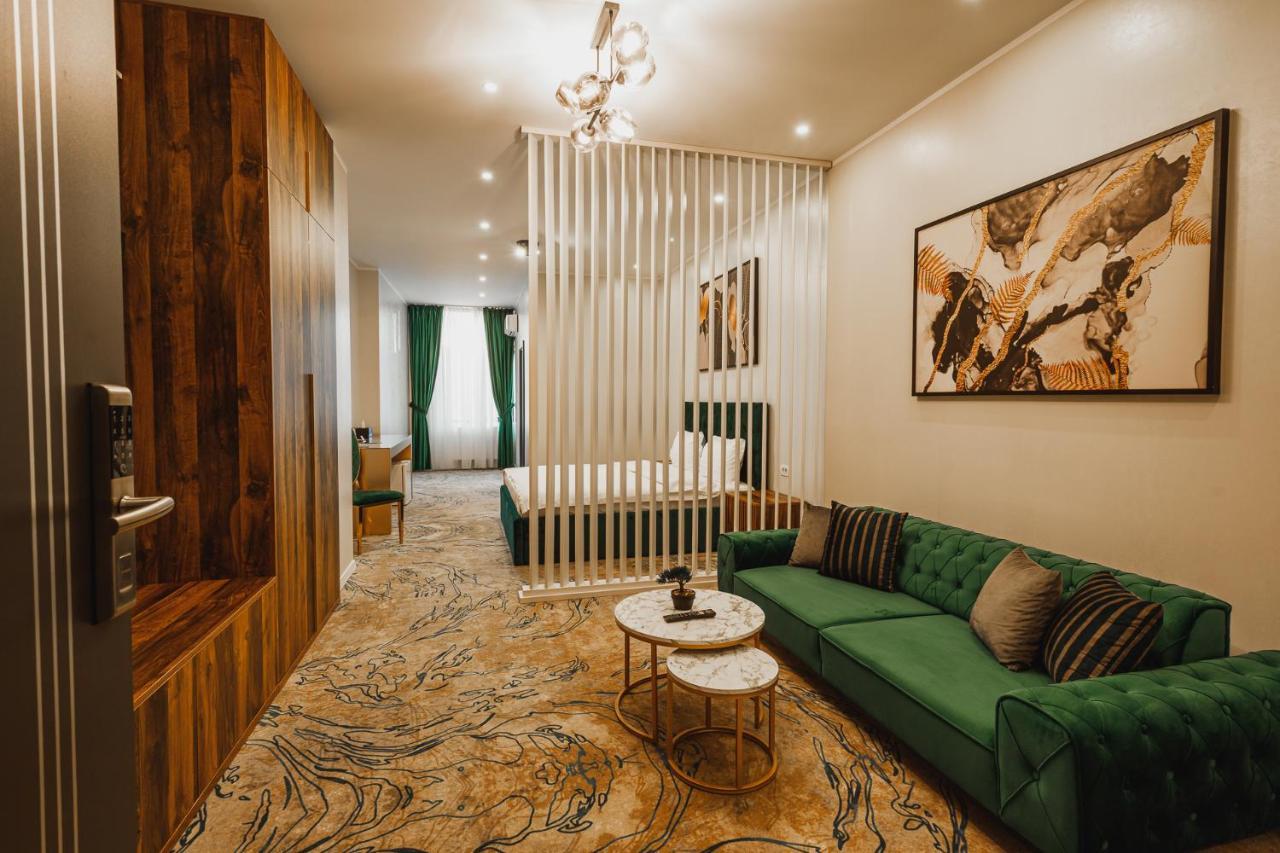 Motel Andra Tecuci Buitenkant foto
