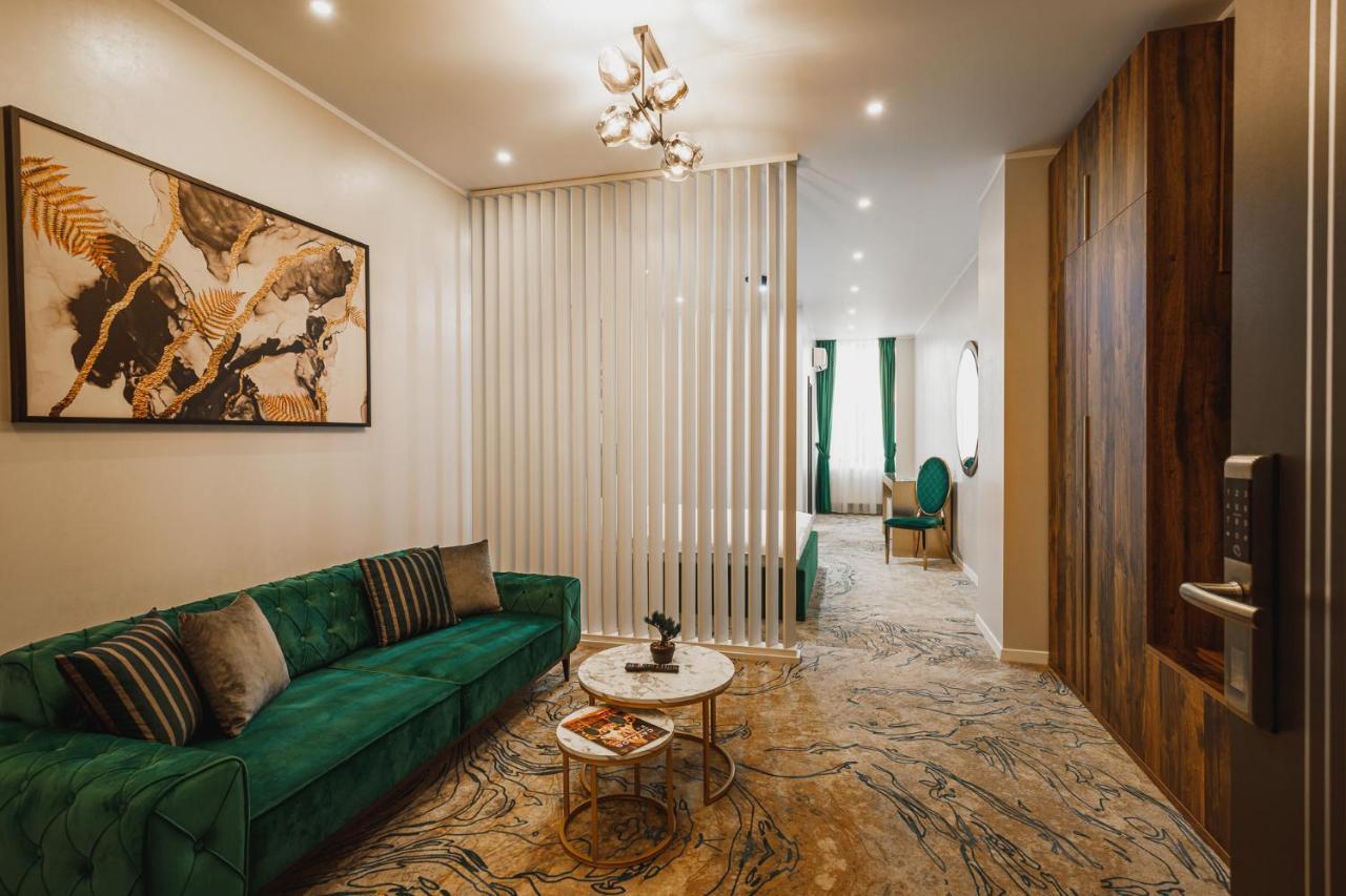 Motel Andra Tecuci Buitenkant foto