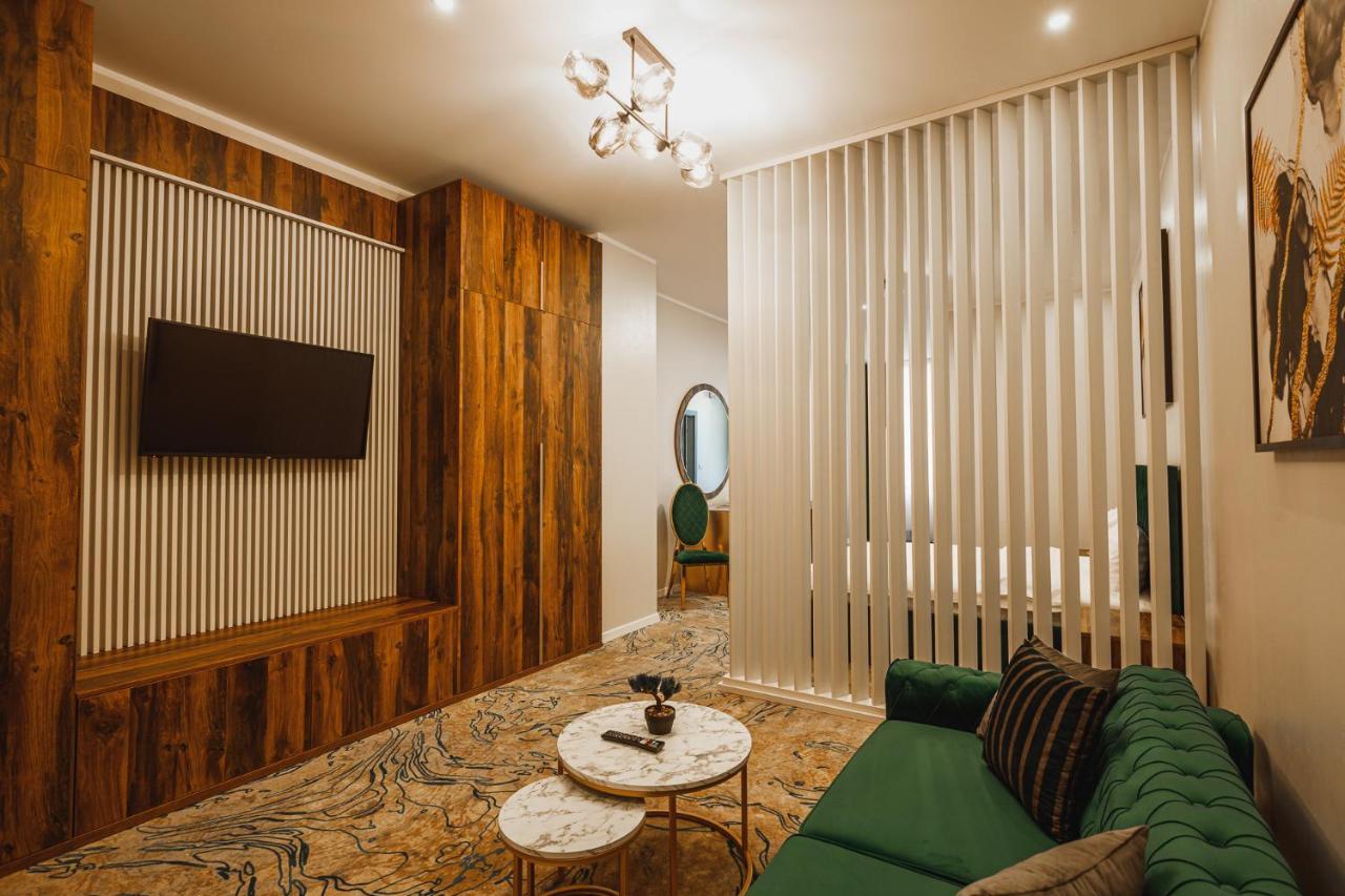Motel Andra Tecuci Buitenkant foto
