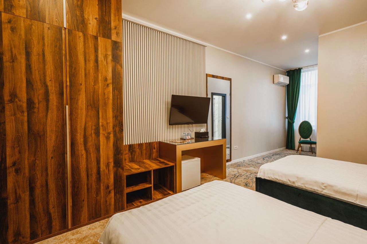 Motel Andra Tecuci Buitenkant foto