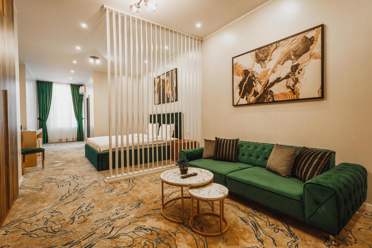 Motel Andra Tecuci Buitenkant foto