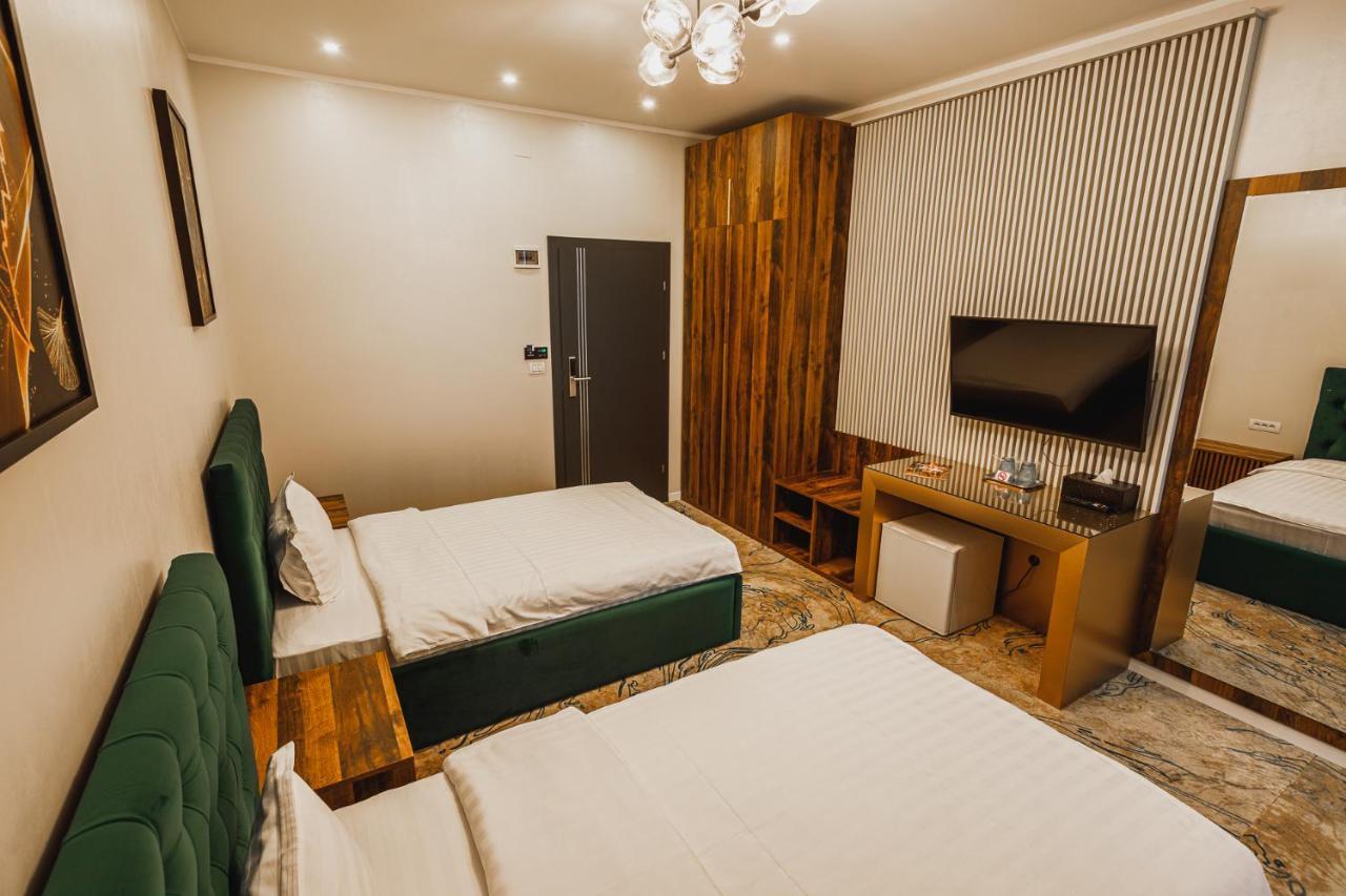 Motel Andra Tecuci Buitenkant foto