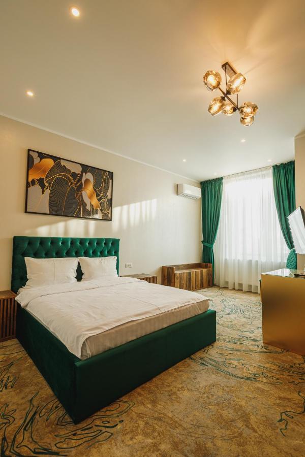 Motel Andra Tecuci Buitenkant foto